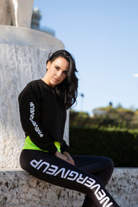 Foto della felpa nera #nevergiveup cropped